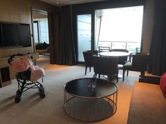 -上海滴水湖皇冠假日酒店