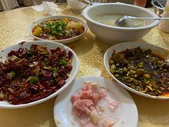 -茅屋大酒店