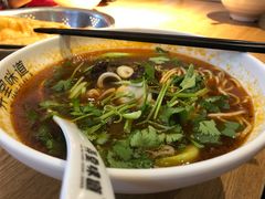 红烧牛肉面-弄堂咪道-饭香·面香·馄饨香(钦州北路田尚坊店)