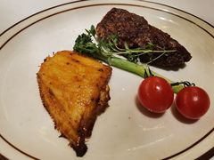 精选安格斯牛排拼鲽鱼-马克西姆俄罗斯餐厅(通亚街店)