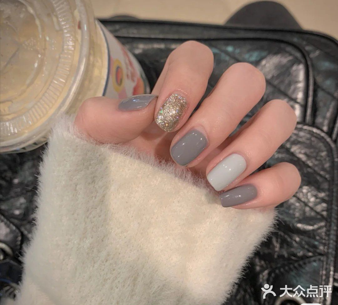 简约美甲温柔美甲