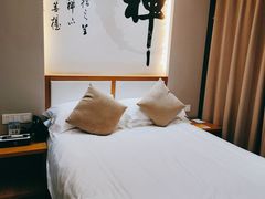 -艺漫酒店(苏州寒山寺狮山路地铁站店)
