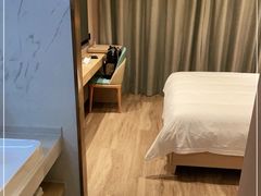 -漫潮酒店(广州南部战区总医院店)