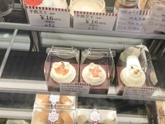 -红宝石·鲜奶小方·海派西点房(南丹店)