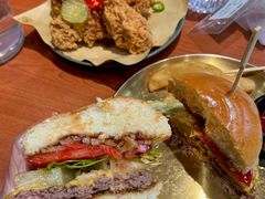 焦糖烤菠萝牛肉汉堡-魏斯理汉堡(西安沣东吾悦店)