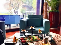 -梁鸿湿地丽笙度假酒店大堂吧