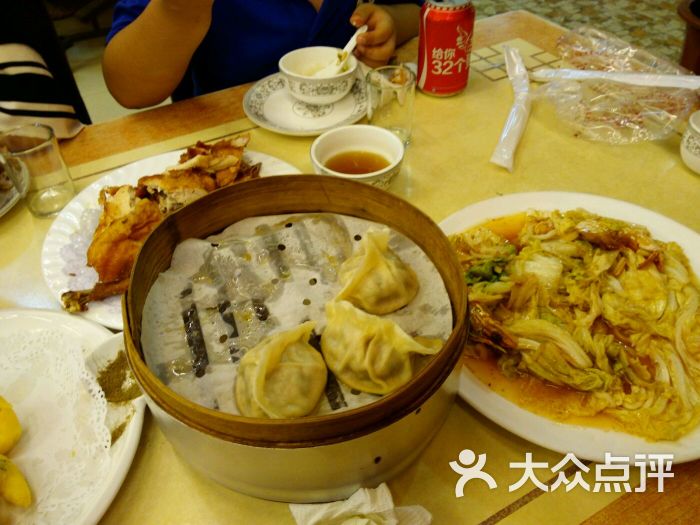 商户图片_大风吹不走的男子