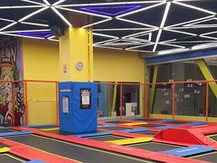 -爱蹦iBOON蹦床运动馆(江汉店)