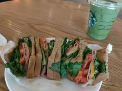 -星巴克臻选(莘庄仲盛店)