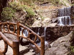 -燕子河大峡谷天坑仙境