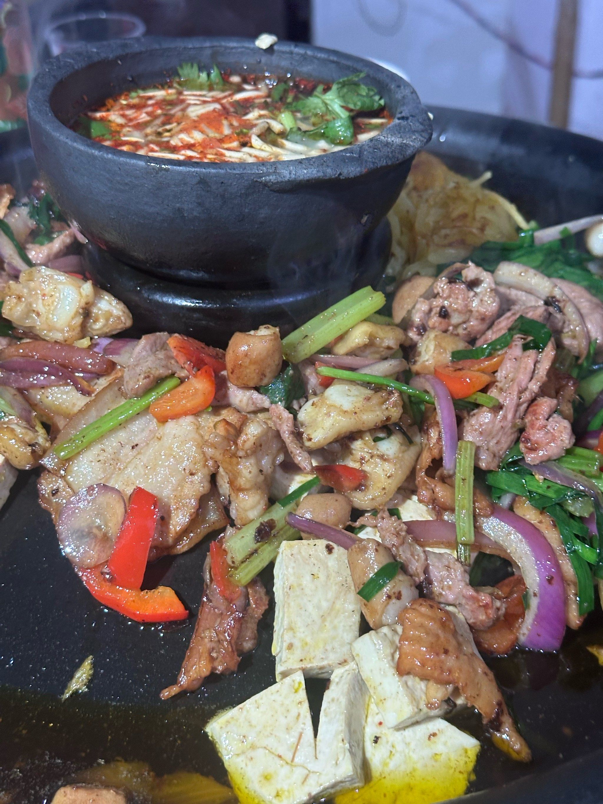 我们来旅游,朋友都推荐织金的烙锅!