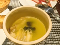 -广州万富希尔顿酒店·感趣自助餐厅·金秋蟹宴生蚝海鲜刺身