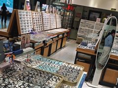 -美式眼镜·授权蔡司.依视路.尼康.豪雅.明月(人民广场店)