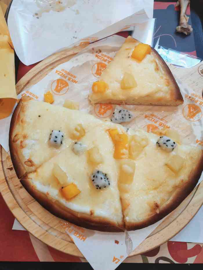 "民族大道的街面上的一家店,干净简洁.门面