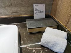 -上海外滩老码头亚朵酒店