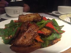 -胡桃里音乐餐厅(陶溪川店)(川湘赣菜·世界百大酒庄直供红酒·音乐表演)