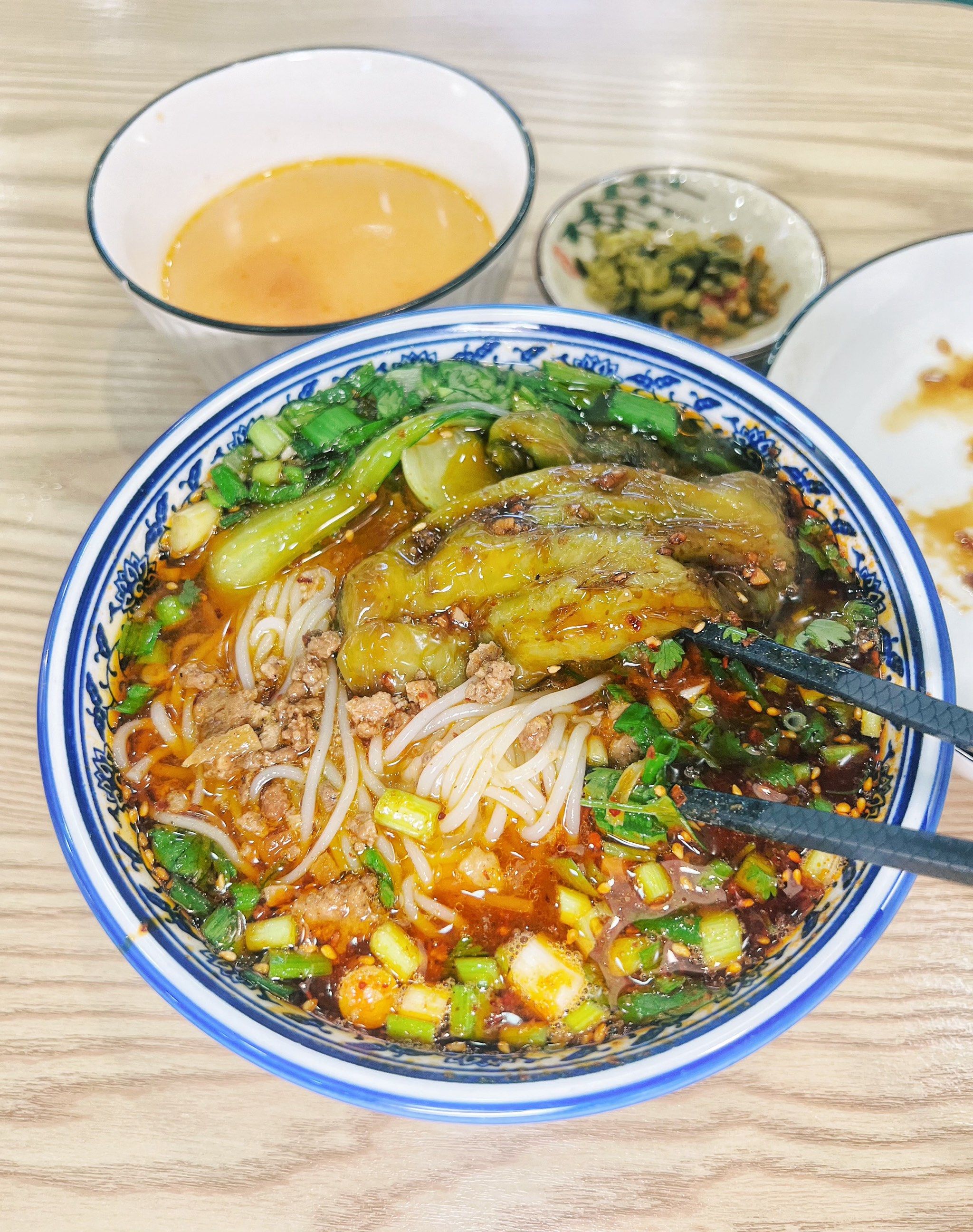 尝尝徐子肉酱米线