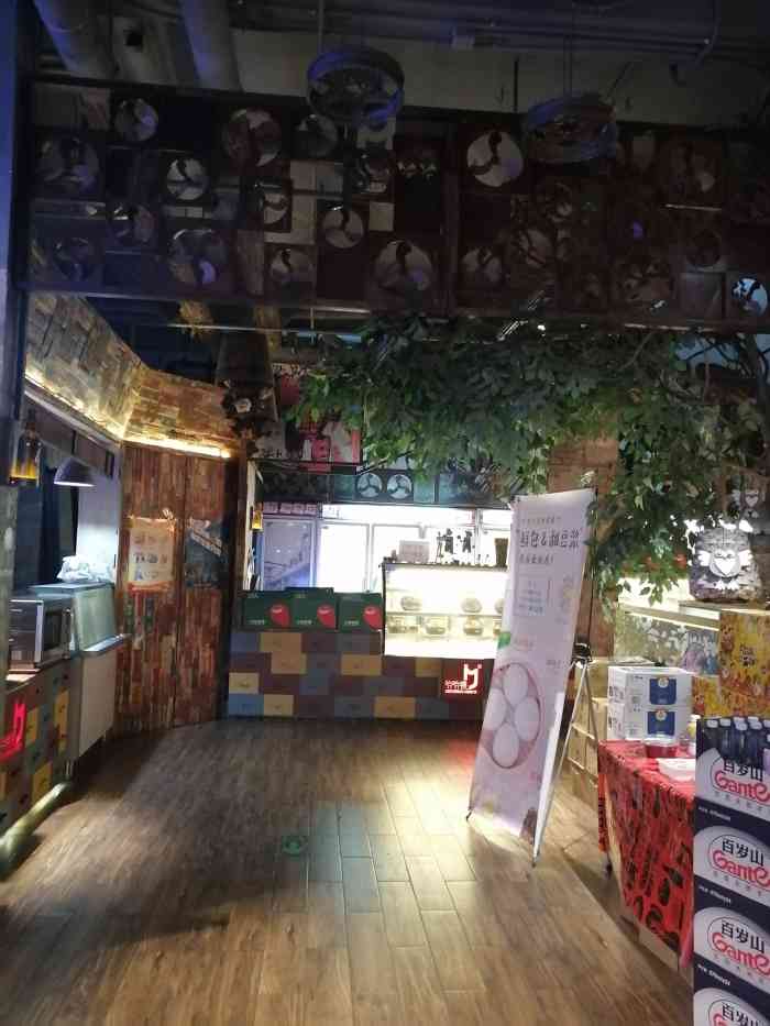 哈哈镜(东直门店)-"从网上订了哈哈镜,去店里自提.坐车就在东.