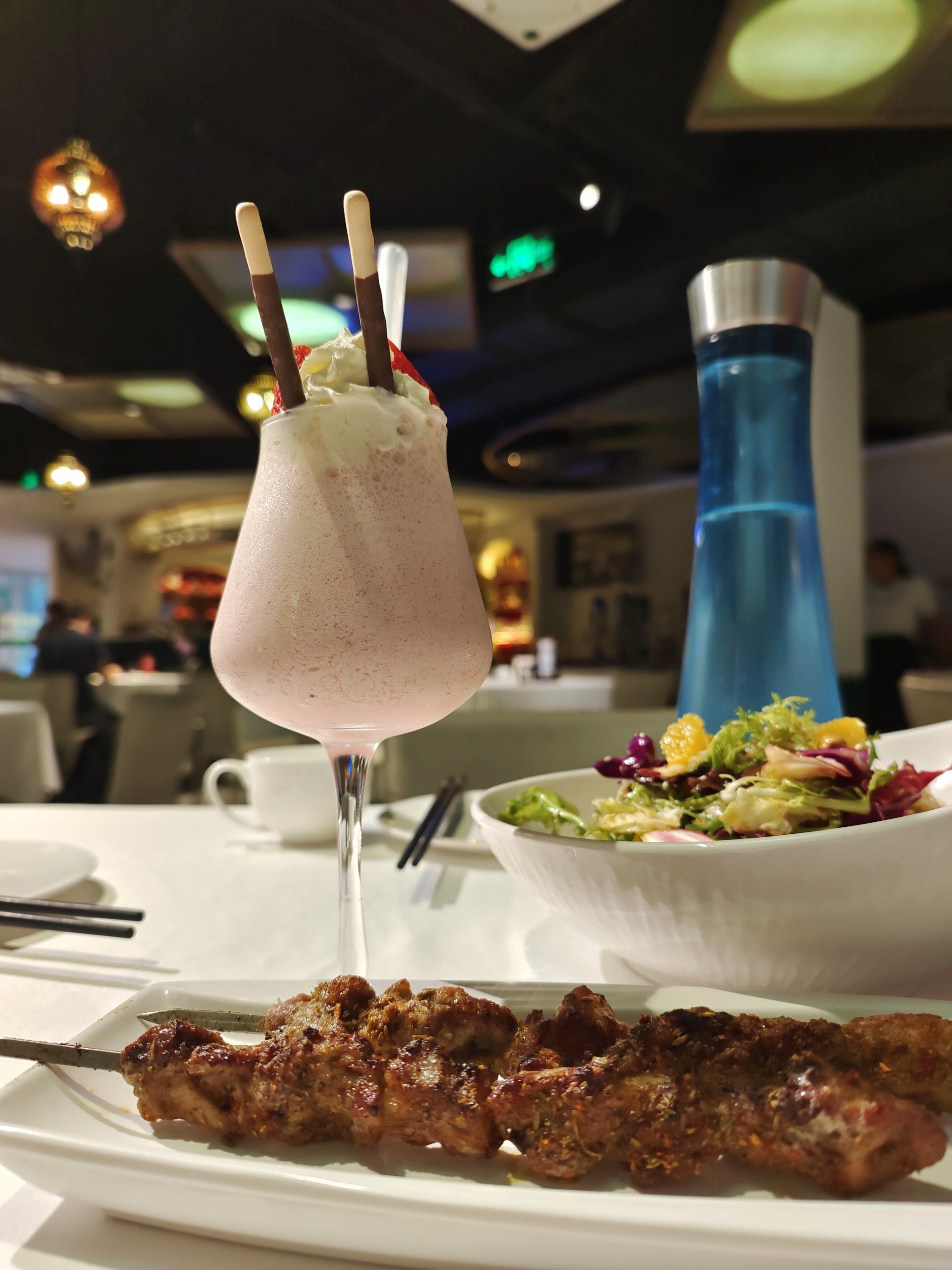 浪漫夜晚的美食约会