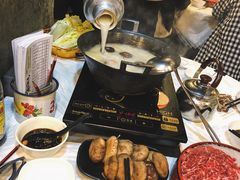 -鲜入围煮花胶鸡海鲜火锅