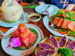 -Chom Cafe and Restaurant