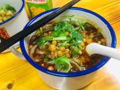 金牌杂酱酸辣粉-胖胖板凳面