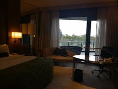 -上海滴水湖皇冠假日酒店