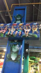 -维佳童话镇演出现场(徐东店)
