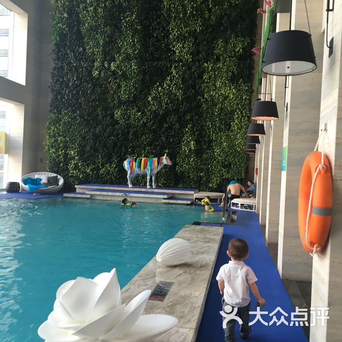 广州w酒店室内游泳池