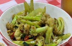Stir-Fried Oil Cake with Cauliflower