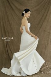 -Lady  Jane高端婚纱礼服馆