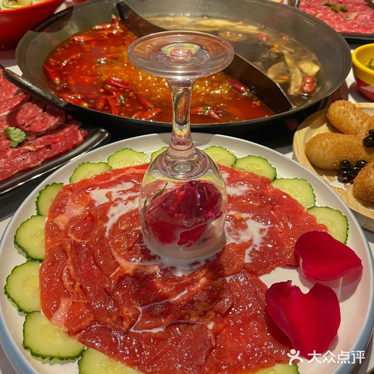 牛奶腌过的牛肉涮完之后超嫩滑！每次都吃的宽粉巨巨香！
