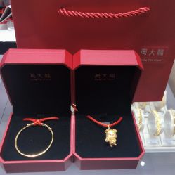 -周大福 CHOW TAI FOOK(新世界百货崇文店)