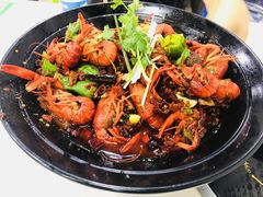 -虾弄弄海派小龙虾·牛羊蝎子火锅