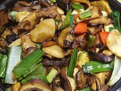 爆炒赤松茸黑牛肝菌-云海肴·汽锅鸡·云南菜(美罗城店)