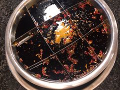 红汤锅-邓莽子老火锅(中兴路总店)