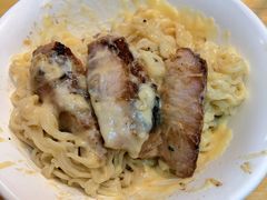 猪颈肉芝士捞公仔面-新记餐厅(香槟大厦店)