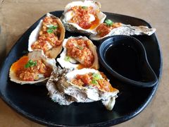 烤湛江小蚝-何师烧烤·香辣蟹·川菜·30年老品牌(太古里旗舰店)