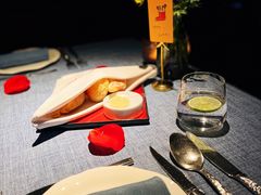 餐前面包-弦月窗LUNETTE BY AMANDA(复兴路店)