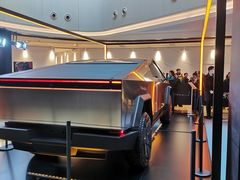 -TESLA 特斯拉(上海太古汇体验店)