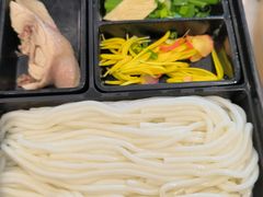 -新世界·过桥米线宴