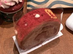 草莓红丝绒卷-星巴克(珠海仁恒滨海中心店)
