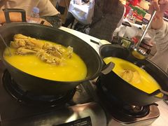-鲜入围煮花胶鸡海鲜火锅