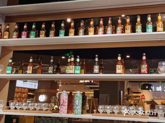 每个人都服务态度很好，听着优美的音乐，喝着精酿的啤酒