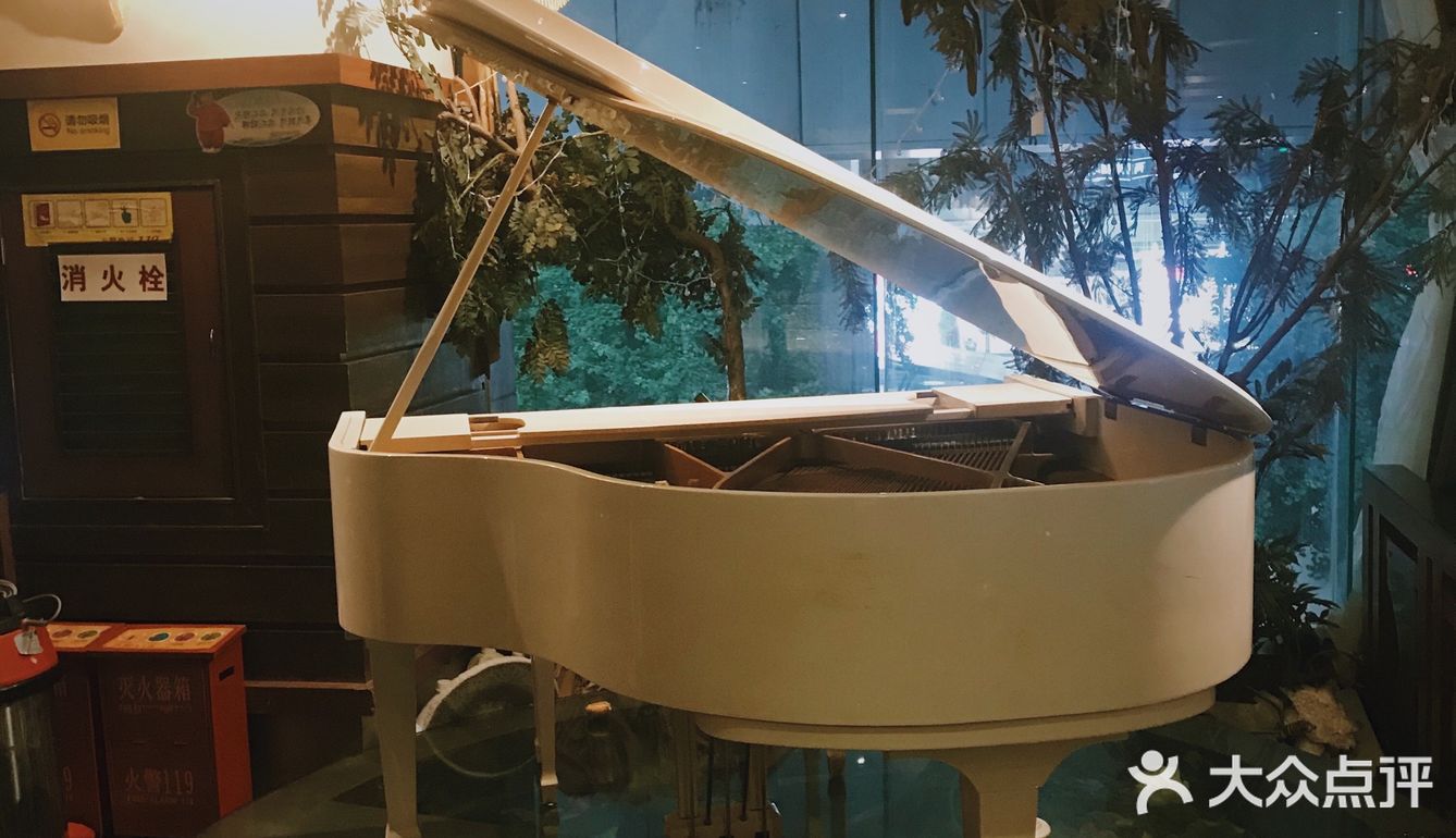 曾经的重庆商务咖啡顶流“两岸咖啡”是否没落了？