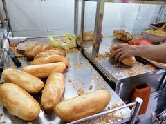 -Bánh Mì Huynh Hoa