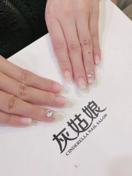 -灰姑娘美甲美睫馆