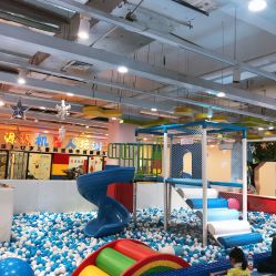 -六月巴士童乐园(抚顺罕王商场店)