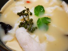 酸汤嫩鱼片-小大董·烤鸭(凤凰汇店)