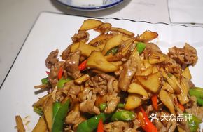 Stir-Fried Lamb with Rare Mushrooms